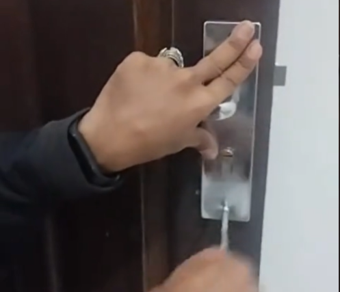Service pintu